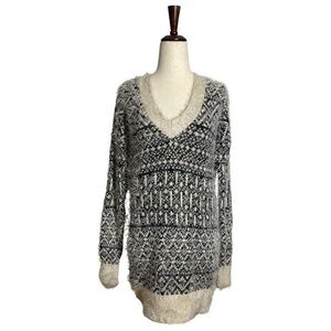 Ecote • Geometric Eyelash V Neck Fuzzy Sweater Tunic Cream & Black XS